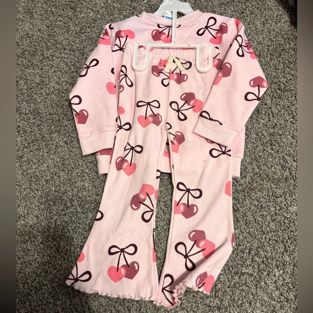 Size 3T heart shaped cherry bow sweatshirt w/ matching bottoms - Picture 2 of 2